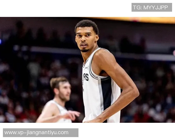 文班亚马谈替补出场安排表示无碍自信能在三节比赛中发挥出色