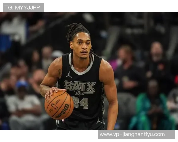 瓦塞尔表现出色8投4中贡献10分3篮板4助攻正负值高达25全场最佳