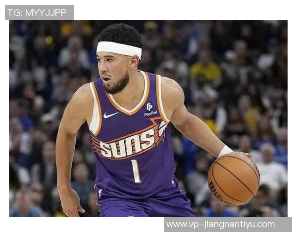 布克上半场表现挣扎12投5中仅得14分5篮板罚球命中率低迷