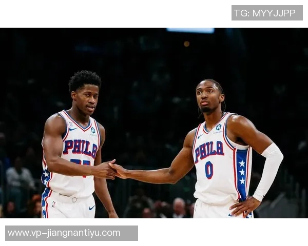 埃奇库姆谈与恩比德搭档心得:随时准备好出手投篮的关键秘诀 埃奇库姆谈与恩比德搭档心得:随时准备好出手投篮的关键秘诀